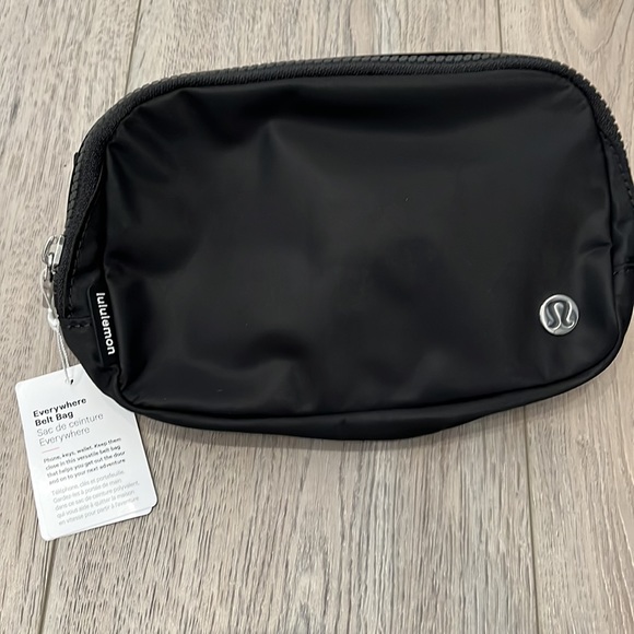 NWT Lululemon Everywhere Belt Bag 1L - Picture 4 of 6